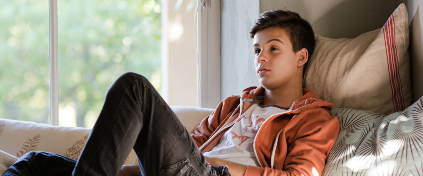 In Reversal of Typical Development Pattern in Adolescence, Older Autistic Youths Show Less Neural Engagement with Nonfamilial Voices, Study Finds
