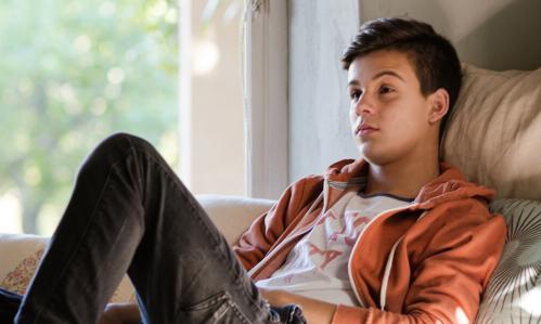 In Reversal of Typical Development Pattern in Adolescence, Older Autistic Youths Show Less Neural Engagement with Nonfamilial Voices, Study Finds