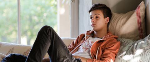 In Reversal of Typical Development Pattern in Adolescence, Older Autistic Youths Show Less Neural Engagement with Nonfamilial Voices, Study Finds